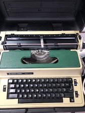Electric Silver Reed  2600 CR Type Writer with Case & Cover Typewriter