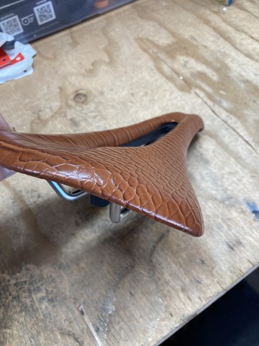 Brown leather saddle 155 road gravel mountain bike seat cutout short power stub - Picture 6 of 11