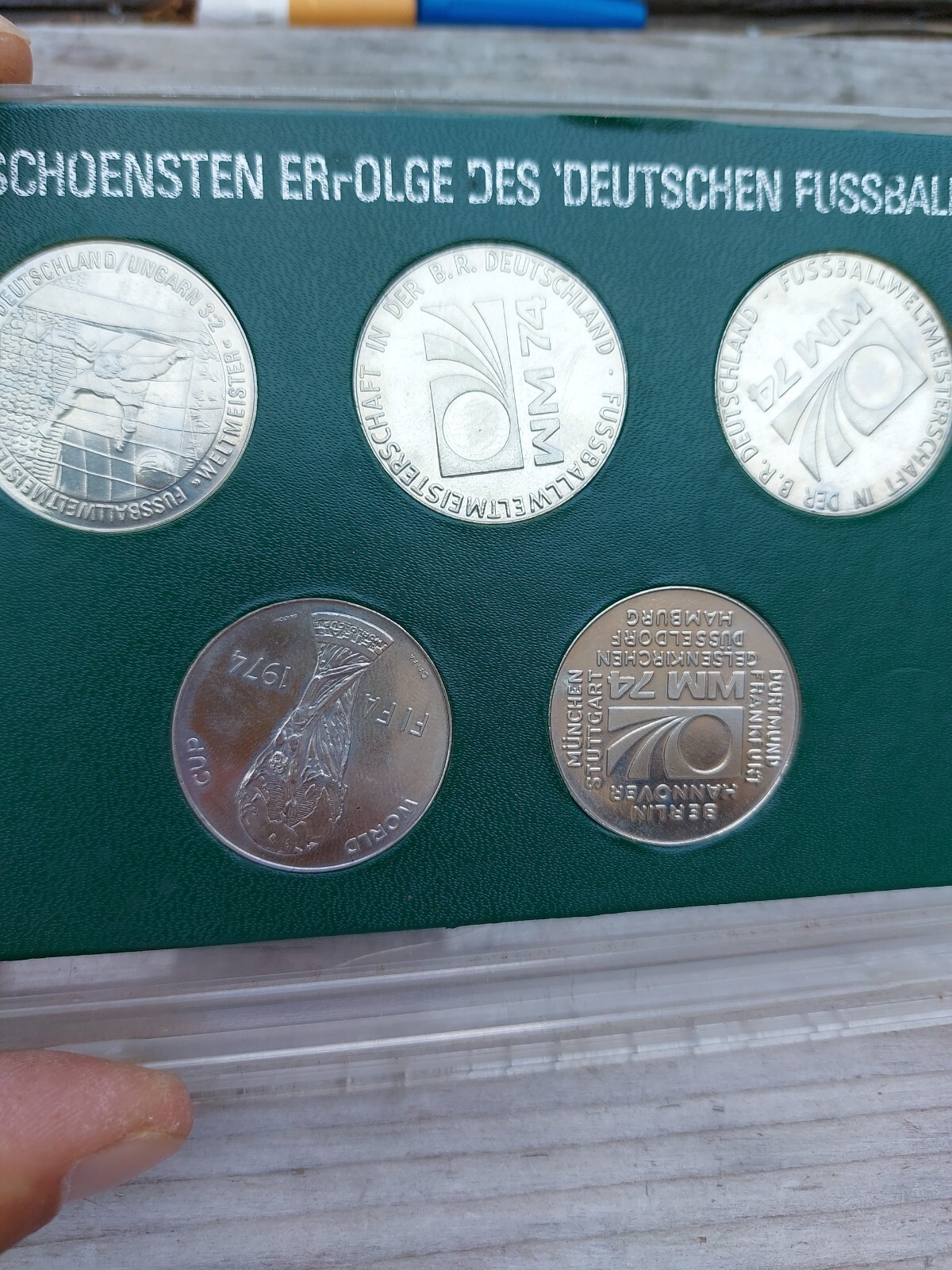 Bild 1 von 16