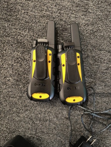 DEWALT DXFRS300 Two Way UHF/FM Radio Walkie Talkie - Set of 2, Slightly Used, B3 - Zdjęcie 5 z 5