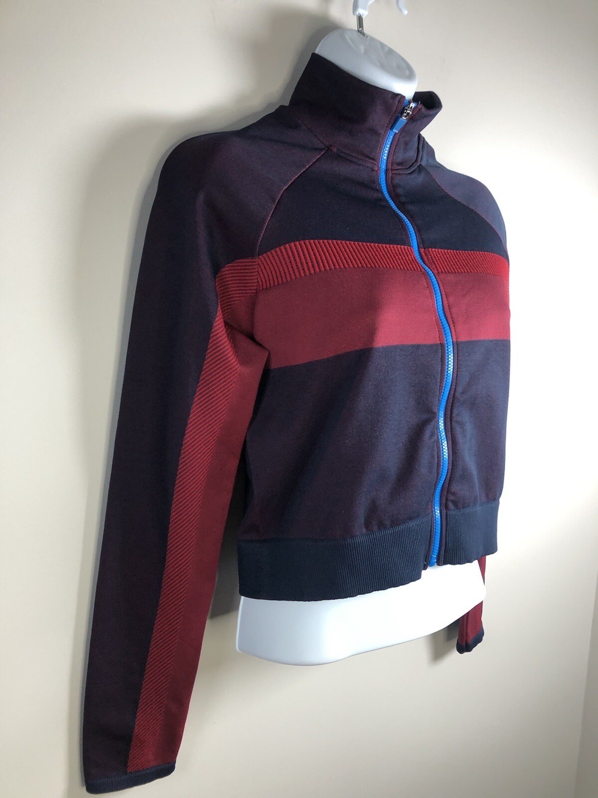 Fabletics Jacket Womens Large Red Blue Cropped Fu… - image 2