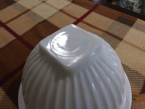 Anchor Hocking Vitrock white 6 1/2 in mixing/serving bowl VGC - Picture 4 of 6