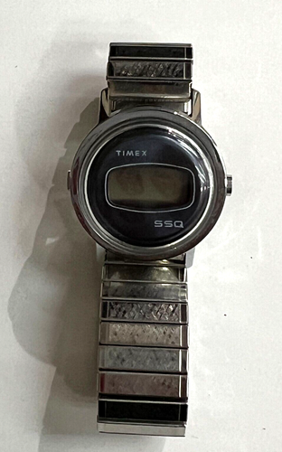 VINTAGE TIMEX SSQ H CELL DIGITAL WOMANS WATCH NOT WORKING - Picture 2 of 5