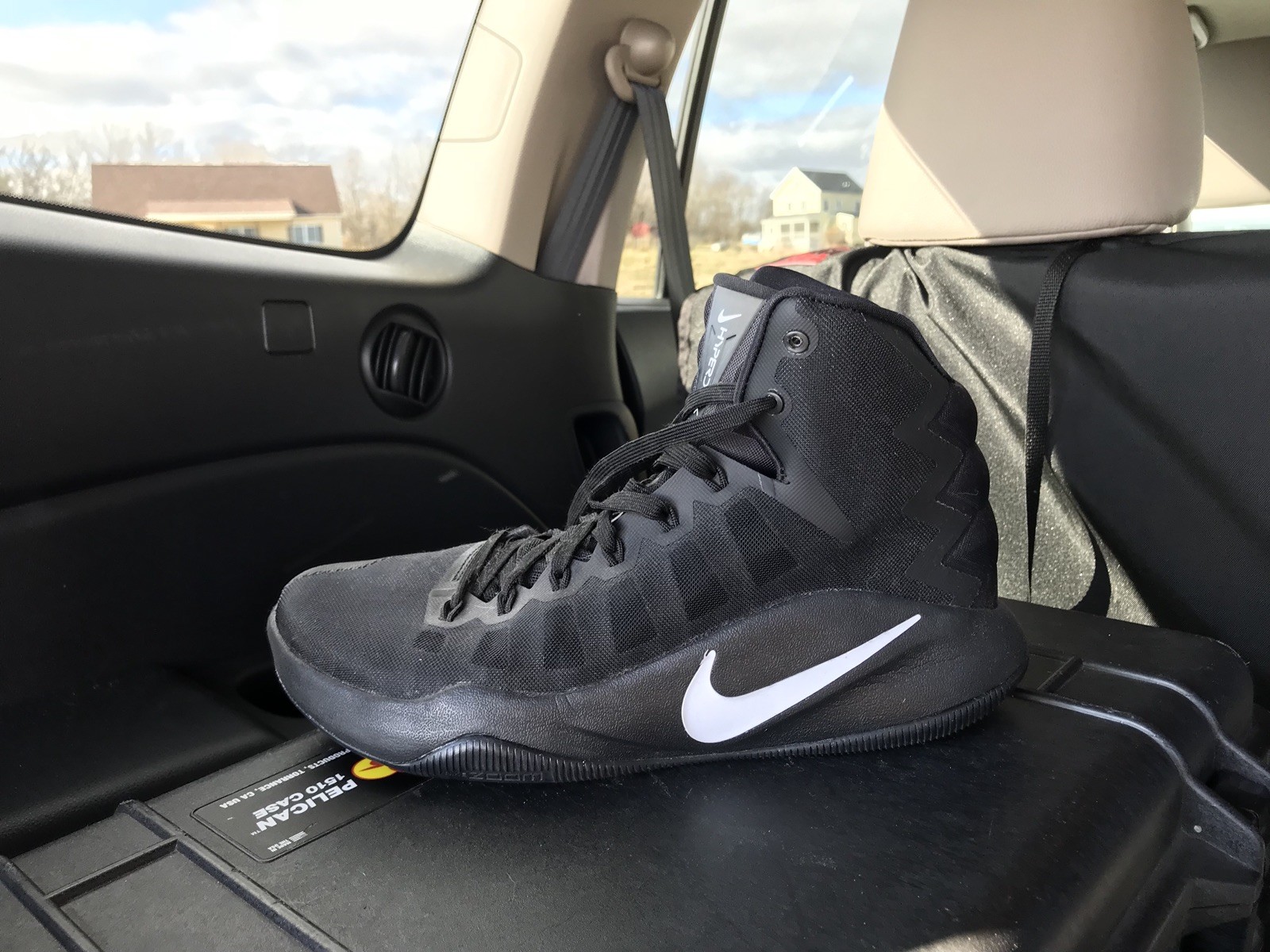NEW Nike Zoom Hyperdunk 2016 Men’s size 10.5 only worn 1 time all black NEW Nike Zoom Hyperdunk 2016 Men’s size 10.5 only worn 1 time all black