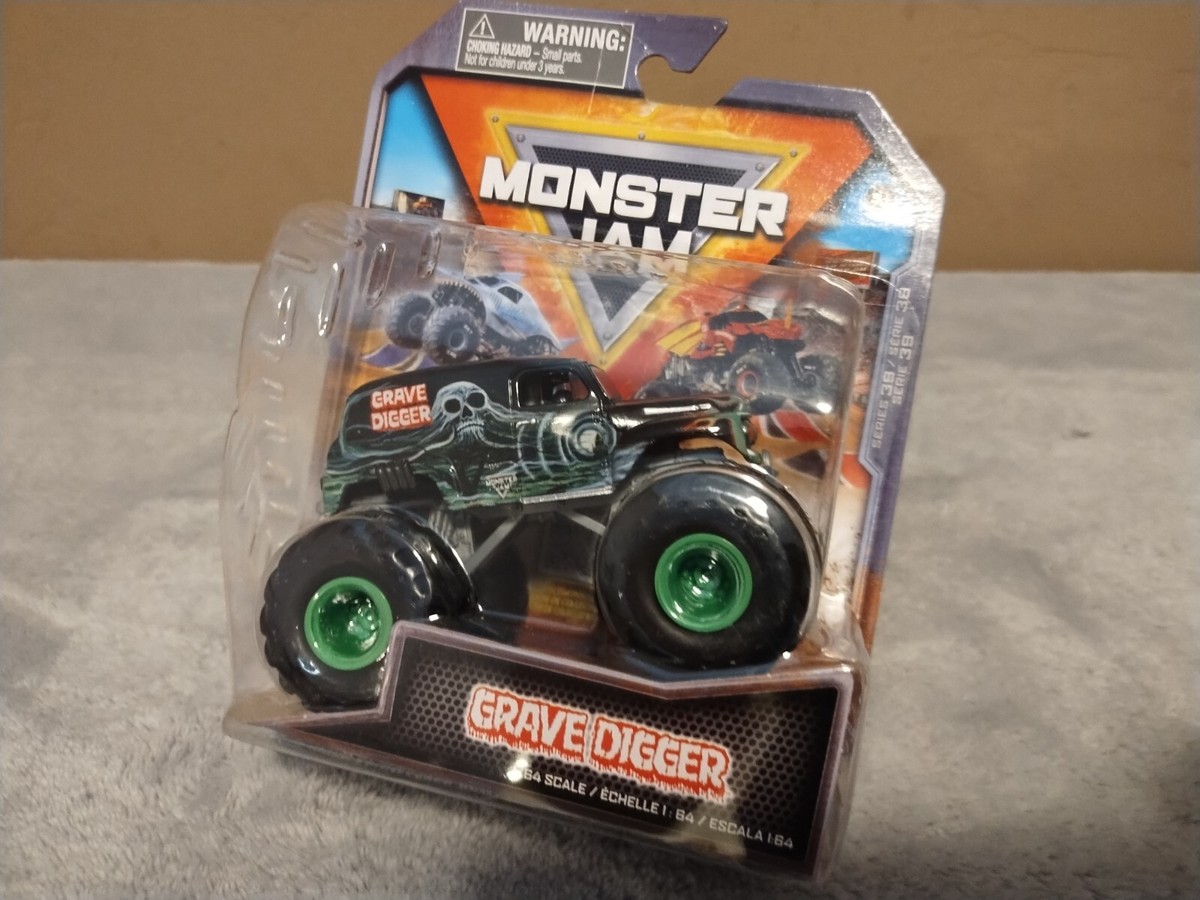 Monster Jam 2024-2025 GRANDMA GRAVE DIGGER (Series 39 Retro Rebels