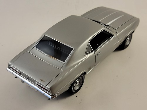 Danbury Mint 1969 Camaro COPO "CORTEZ SILVER" w/ Paperwork 1:24 "L@@K"! - Picture 18 of 19