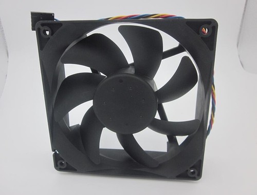 FOXCONN 12CM 12V 0.90A PV123812DSPF 01 12038 4-wire PMW speed control fan - Picture 6 of 7