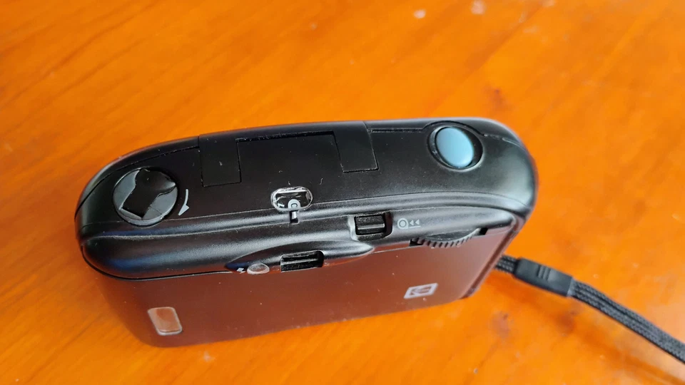 Cámara camafeo Kodak - limpia - sin probar Foto 3 de 4