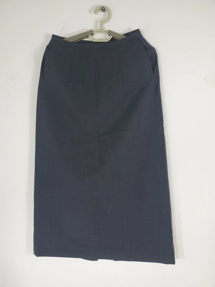 Traje negro de lana elástica Brooks Brothers para mujer. Blazer talla 4. Falda Talla 4P Usada en Excelente Condición Foto 2 de 4