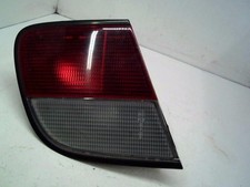 Feu arrière Nissan ALMERA