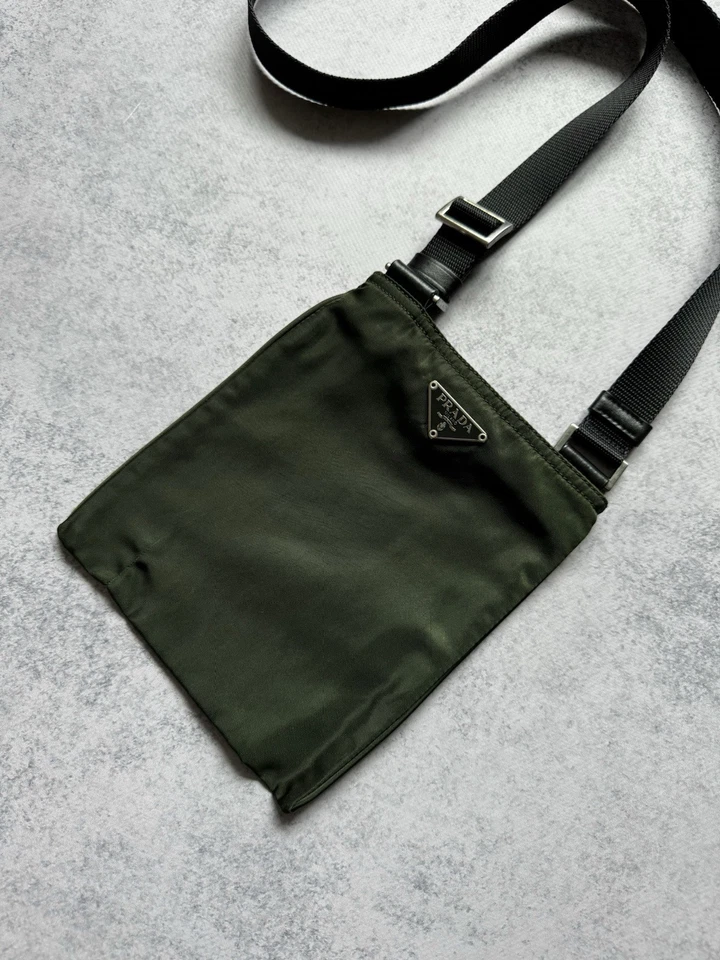 RARE VINTAGE 2000s PRADA NYLON CROSSBODY MESSENGER BAG Y2K MENS GREEN SMALL SIZE - Image 4 of 4
