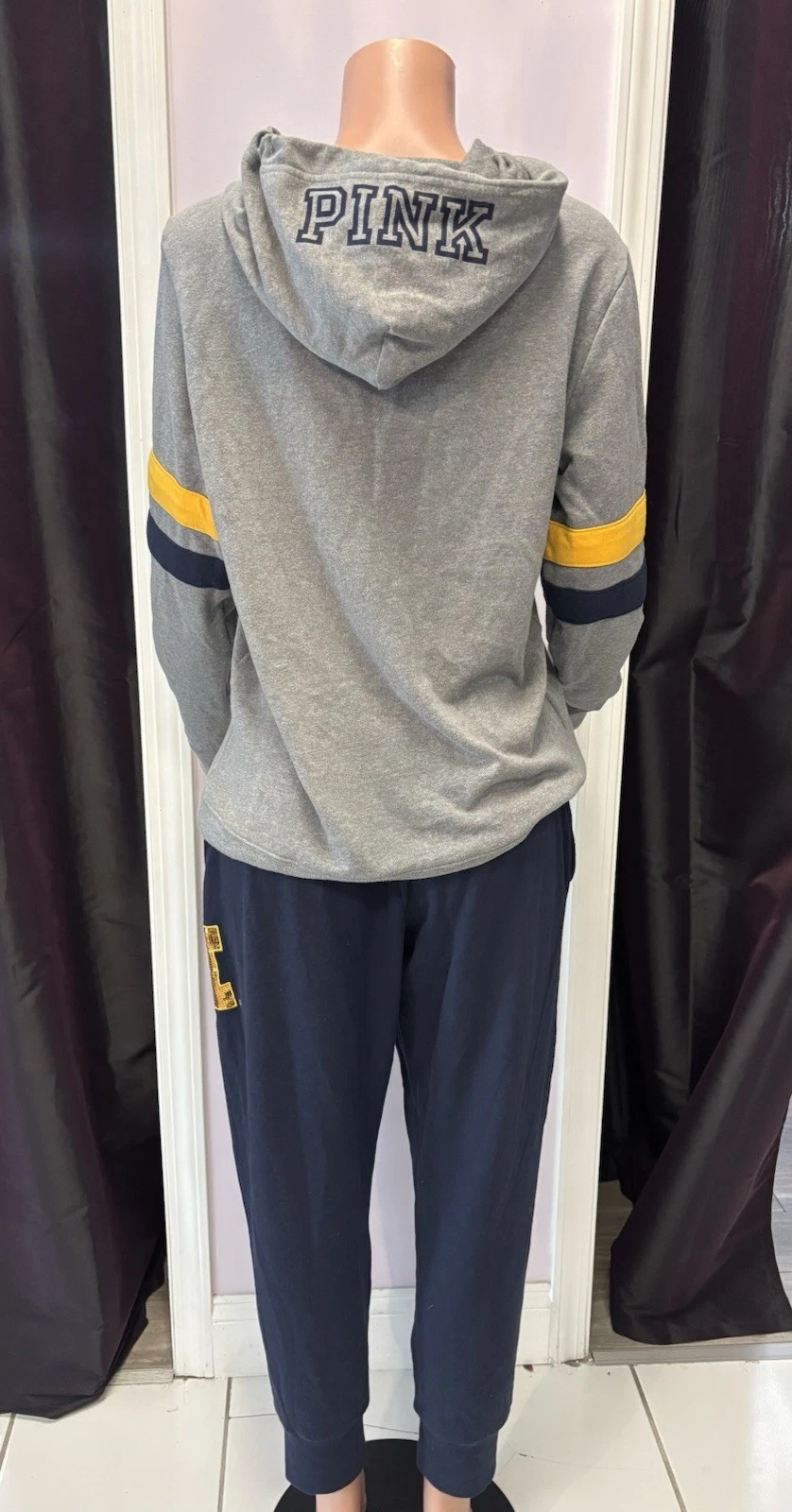 UNDERCOVER Felpa da jogging Victoria's Secret Collegiate Collection U of Michigan taglia Large