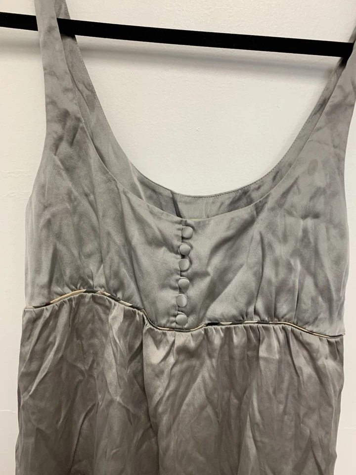 Babydoll de seda Burberry gris sin mangas talla grande Foto 2 de 4