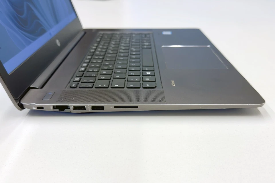 notebook workstation HP Intel i7 32GB ram 1TB Win 11 - Immagine 2 di 4