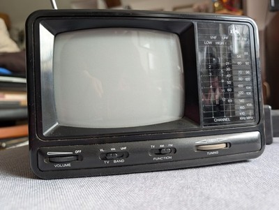 Retro Technik  tragbarer mini SW Fernseher Radio  its TV 2004 12cm 90er Reise 