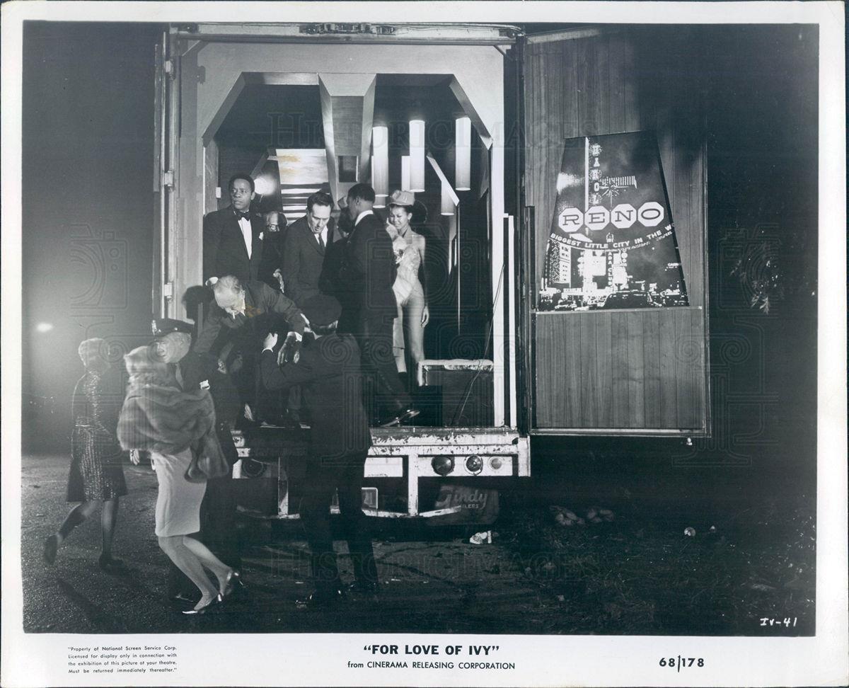 1968 Press Photo Actors in Film For Love of Ivy starring Sidney Poitier