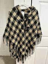 David and Young NWT Boucle Buffalo Plaid (Black/Tan)Fringed Shawl Poncho