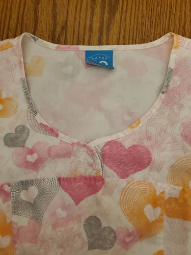 hq scrub tops medium hearts - Picture 2 of 6
