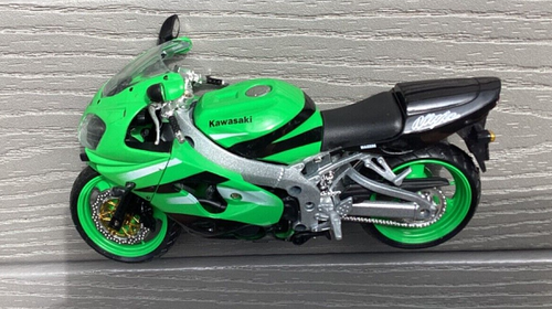 NEW-RAY 1/12 SCALE GREEN & BLACK KAWASAKI NINJA ZX 9R MOTORCYCLE NEW JUST NO BOX - Picture 3 of 23