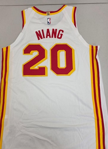 MAGLIA BASKET HAWKS GEORGES NIANG gioco usato 4-15-25 vs Magic bianca 52 - Foto 1 di 4