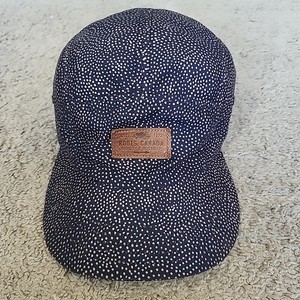 Bonnet Roots Canada Rouge – Patch Rare, Taille Unique – Occasion