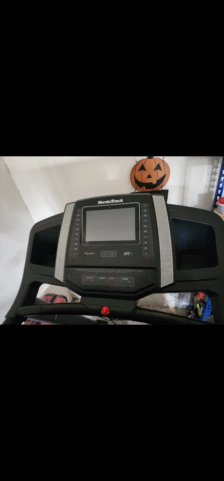 Cinta de correr NordicTrack T 6.5 SI 10 % inclinada para uso doméstico - negra Foto 2 de 4