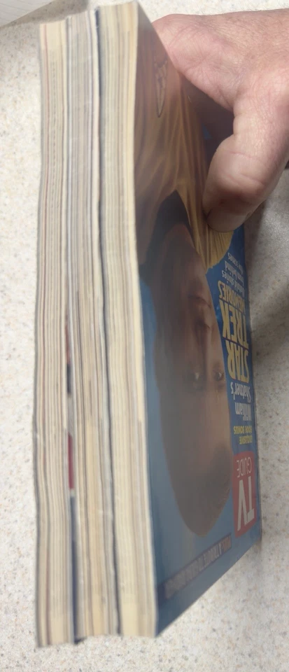 Lot Of 3 Vintage TV Guides Sept. Oct. Dec. 1993 Star Trek/Raymond Burr/40th ANN - Image 4 of 4