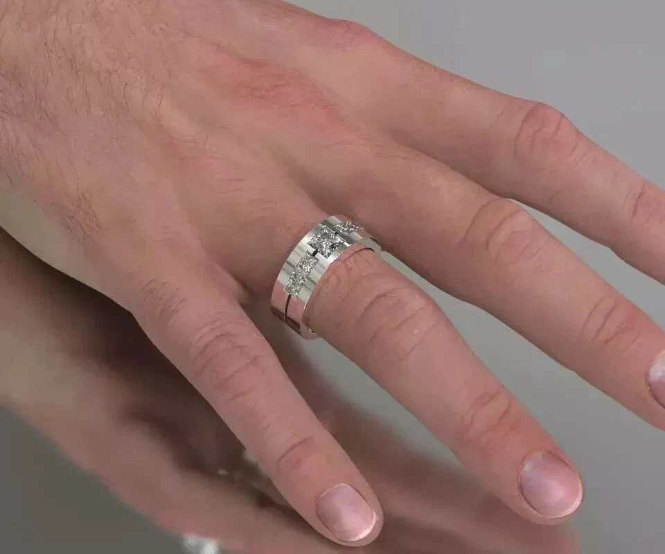 Anillo de compromiso de diamantes simulados de corte princesa de 2 quilates de oro blanco de 14 quilates para hombre Foto 4 de 4