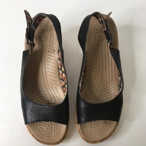 crocs leigh wedge size 8