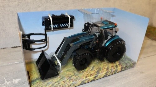 Britains 43352 in 1:32, VALTRA T234 mit Frontlader, blau Metallic, NEU in OVP