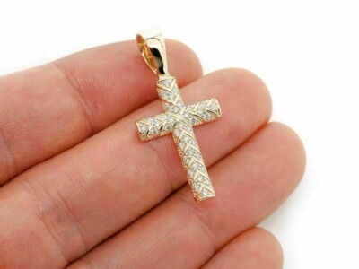 Ciondolo Croce Con Diamante Simulato 2.20 Ct In Argento 925 Placcato Oro Giallo 14K