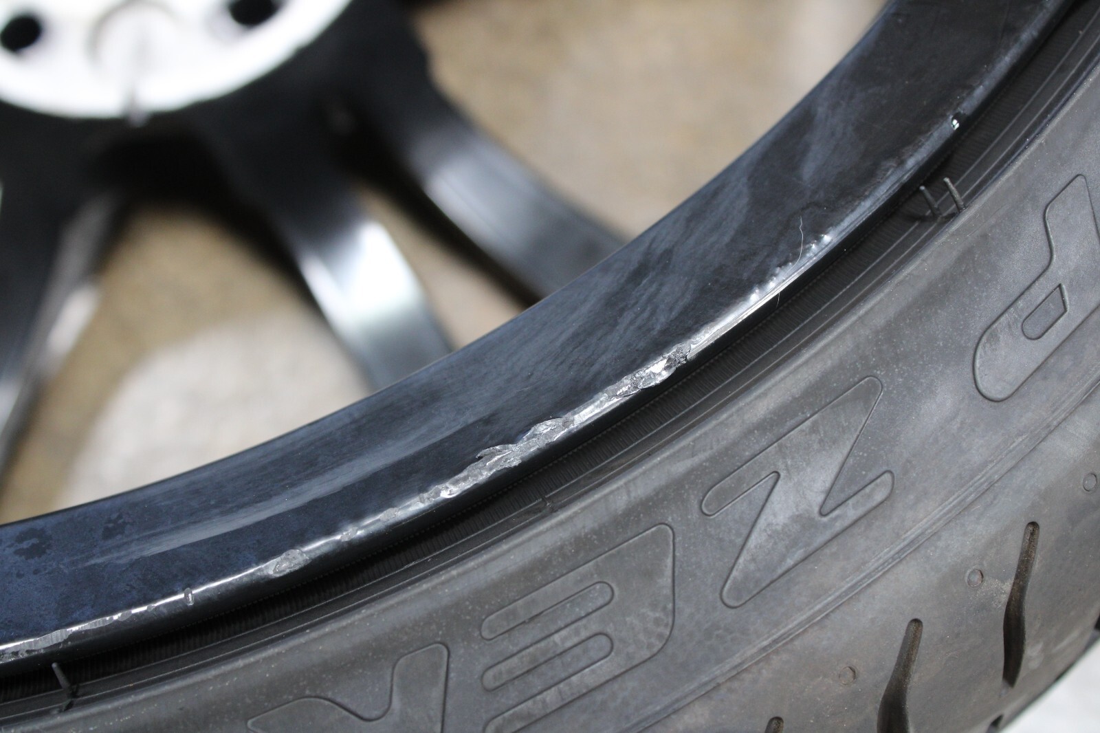 McLaren MP4-12C, Front Wheel, Black, Light Rash, 8.5X19, Used