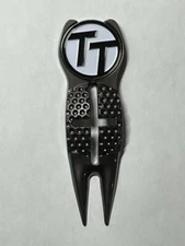 Crosshairs Divot Tool & 1" Flat Coin Style Fine Quality Golf Marker - A Beauty!