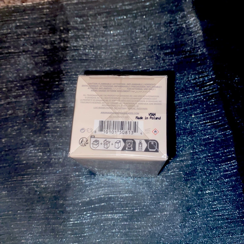 Ariana Grande LOVENOTES Vanilla Suede Eau de Parfum Spray NOVO 1 fl.oz/30 ml - Imagem 2 de 3