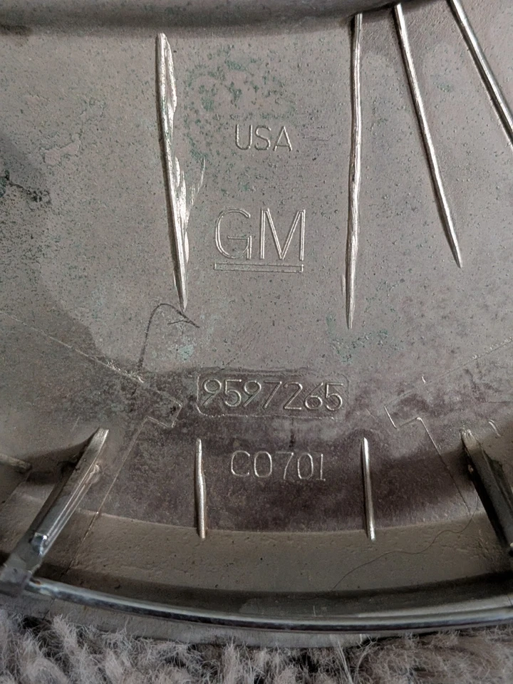 Tapacubos central Hummer H3 2006-2010 cromo OEM 9597265  Foto 3 de 4