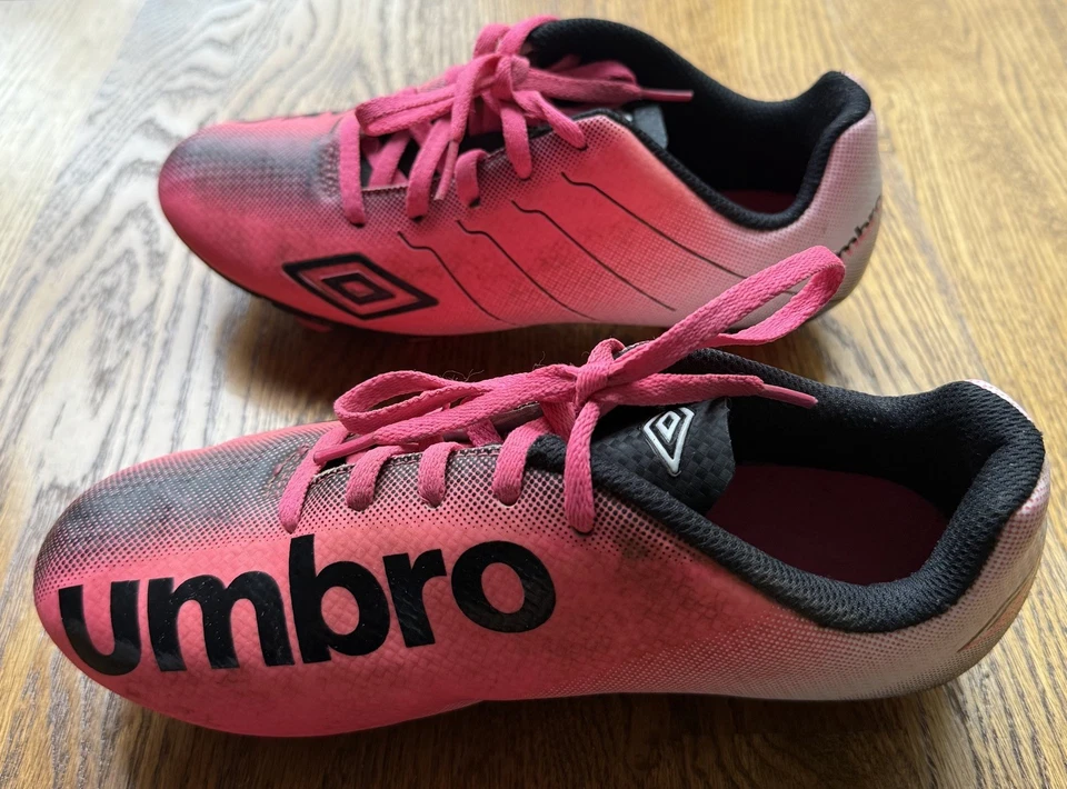 Pink Umbro Girls Arturo Soccer cleats, size 3.5 - Image 4 of 4