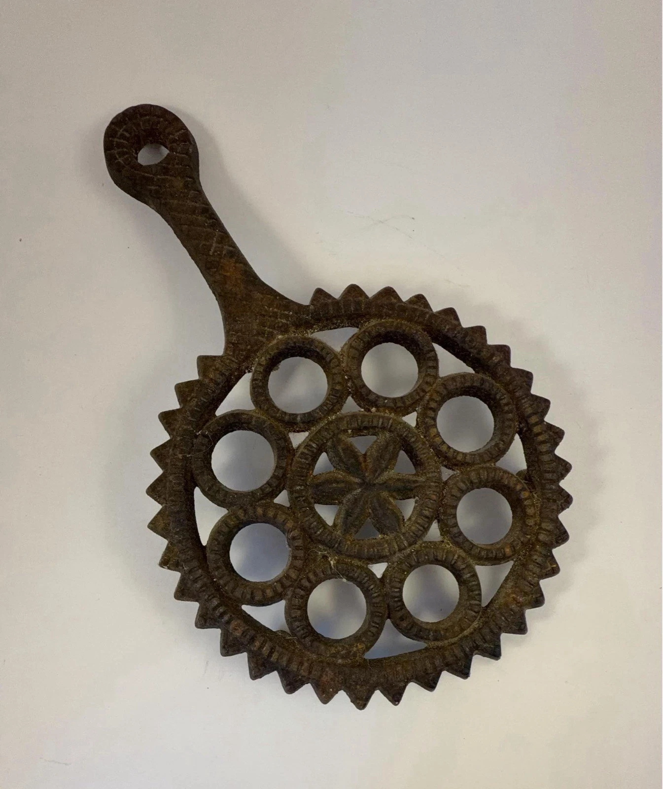 Griswold Unmarked Cast Iron Circle & Star Trivet Black w/ Handle - product detail image 1