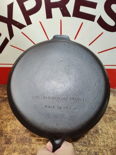 "Fully Restored" Wagner 11" CAST IRON Skillet Griddle Pizza Pan Seasoned