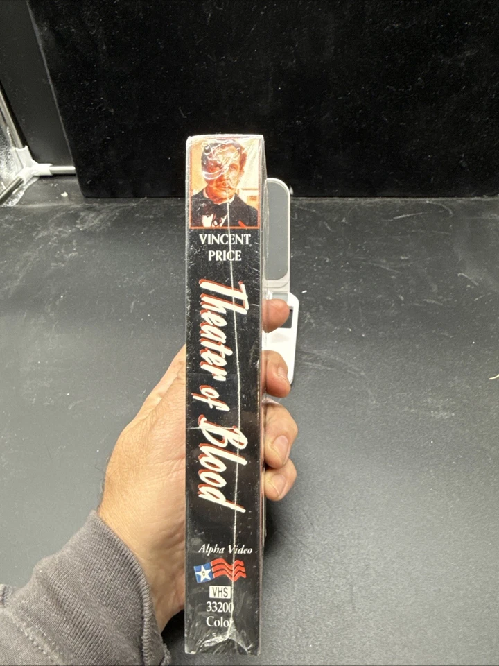 Theater of Blood VHS Tape Horror Movie Rated R Vincent Price 1970's - Image 3 of 3