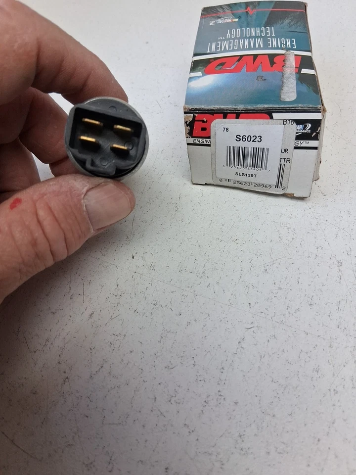 Interruptor de luz de freno BWD S6023 Foto 3 de 4