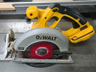 DeWalt DC390 18V Cordless 6 1/2" Circular Saw Tool Only. Tested