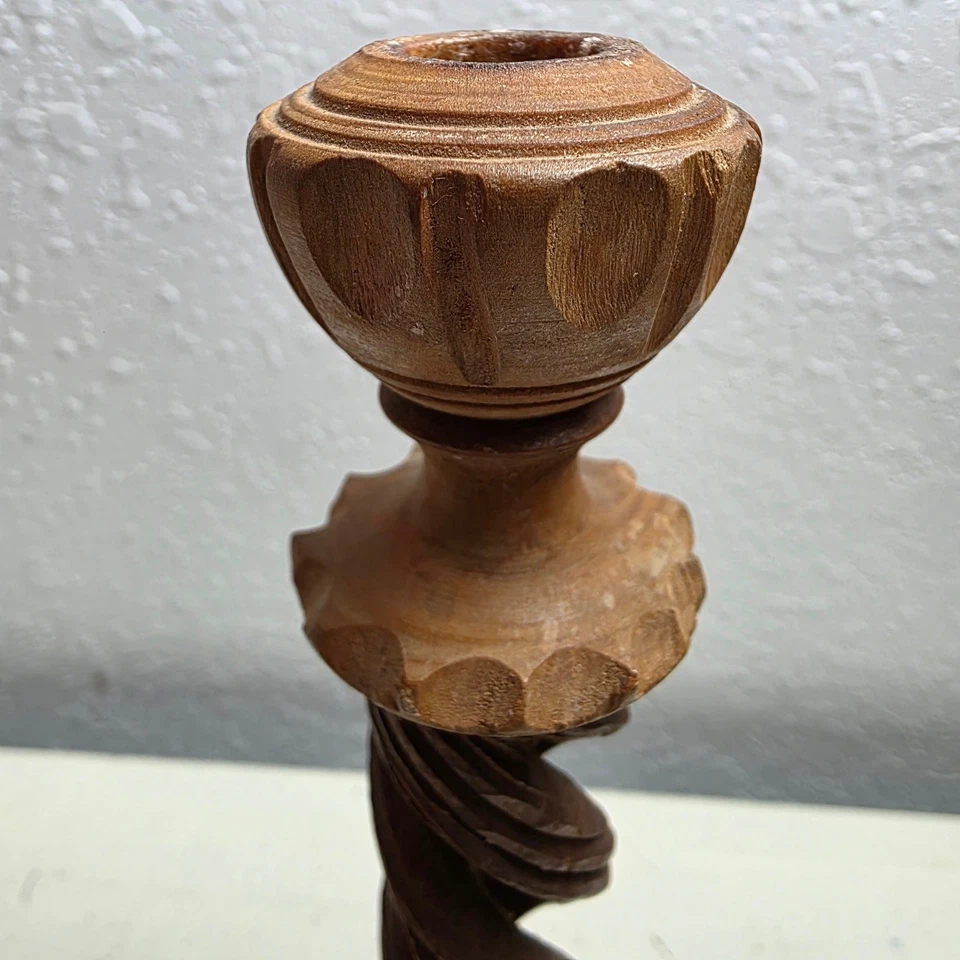 Candelabro espiral vintage tallado a mano de madera de olivo único de dos tonos natural Foto 2 de 4