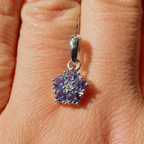Ciondolo in argento sterling tanzanite e zirconi bianchi 0,80 ct di Gemporia