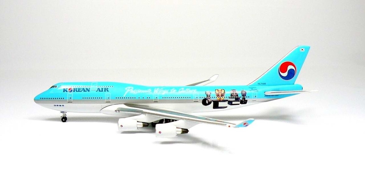 New! Sky500 0704KA Korean Air Boeing 747-400, reg. HL7488 1:500