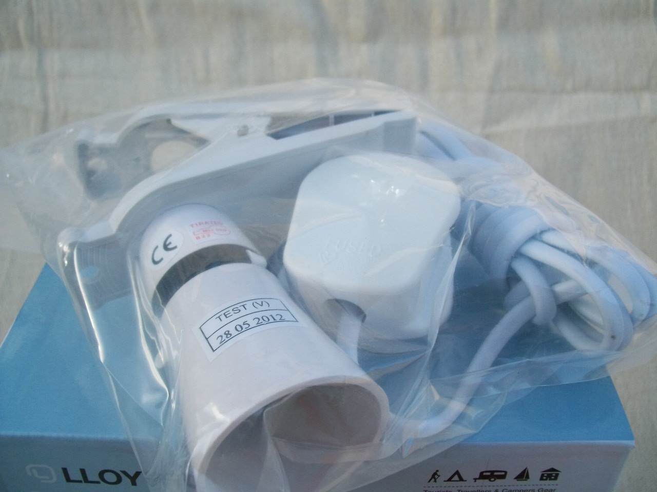 10m CAMPING ELECTRIC HOOK UP WITH CLIP ON LIGHT AND NIGHT LIGHT BLUE eBay