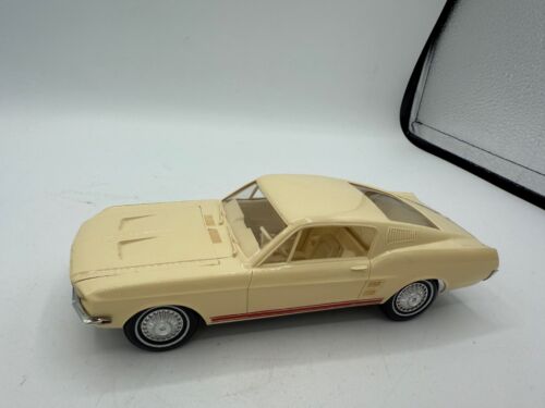 Ford Mustang Fastback blanco vintage AMT 1967 concesionario coche promocional - Imagen 2 de 17