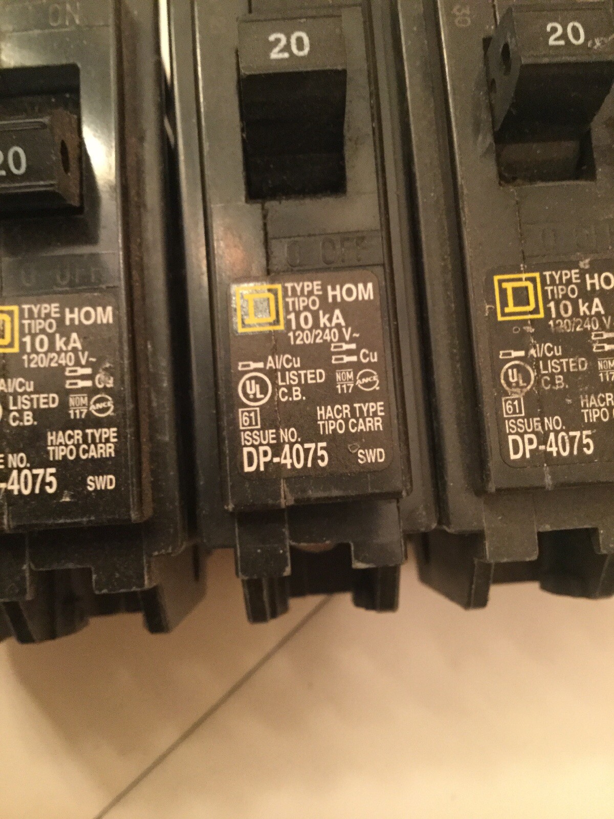 Square D Q0B320 20 amp Circuit Breaker 240v 10KA DP-4075 HACR Type