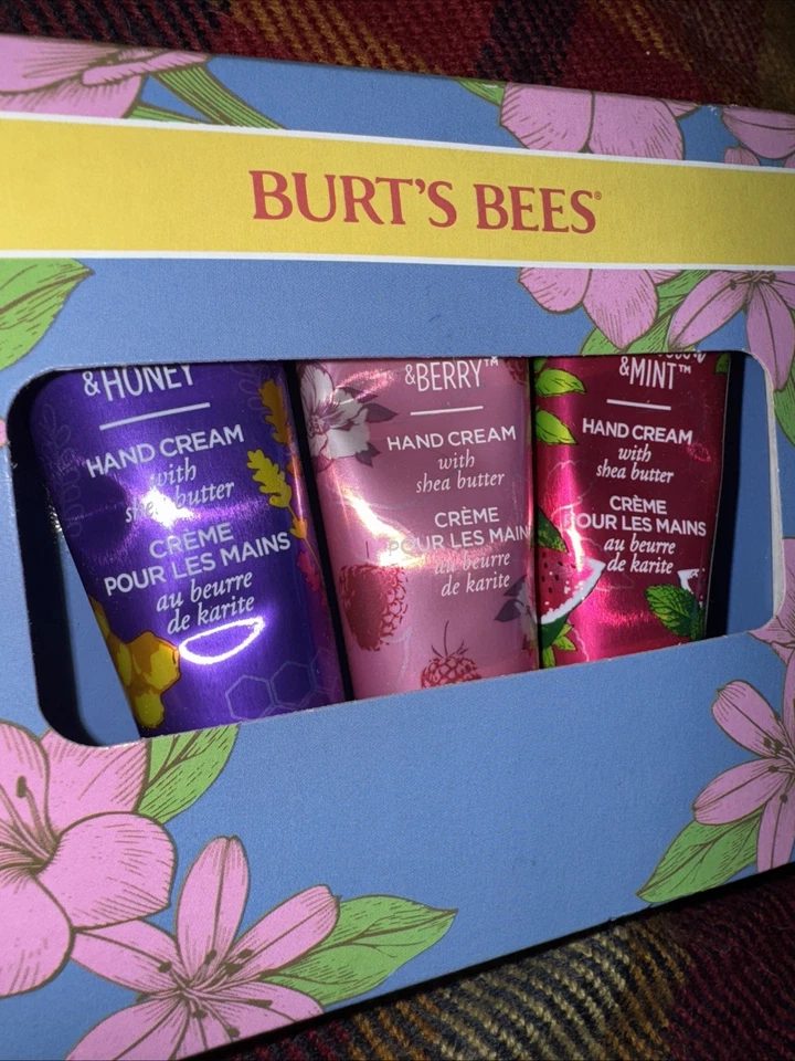 Nuevo con etiquetas Burt’s Bees Crema de Manos Trío Set de Regalo 3 piezas Medias de Mano y Labio Relleno Navidad Foto 4 de 4