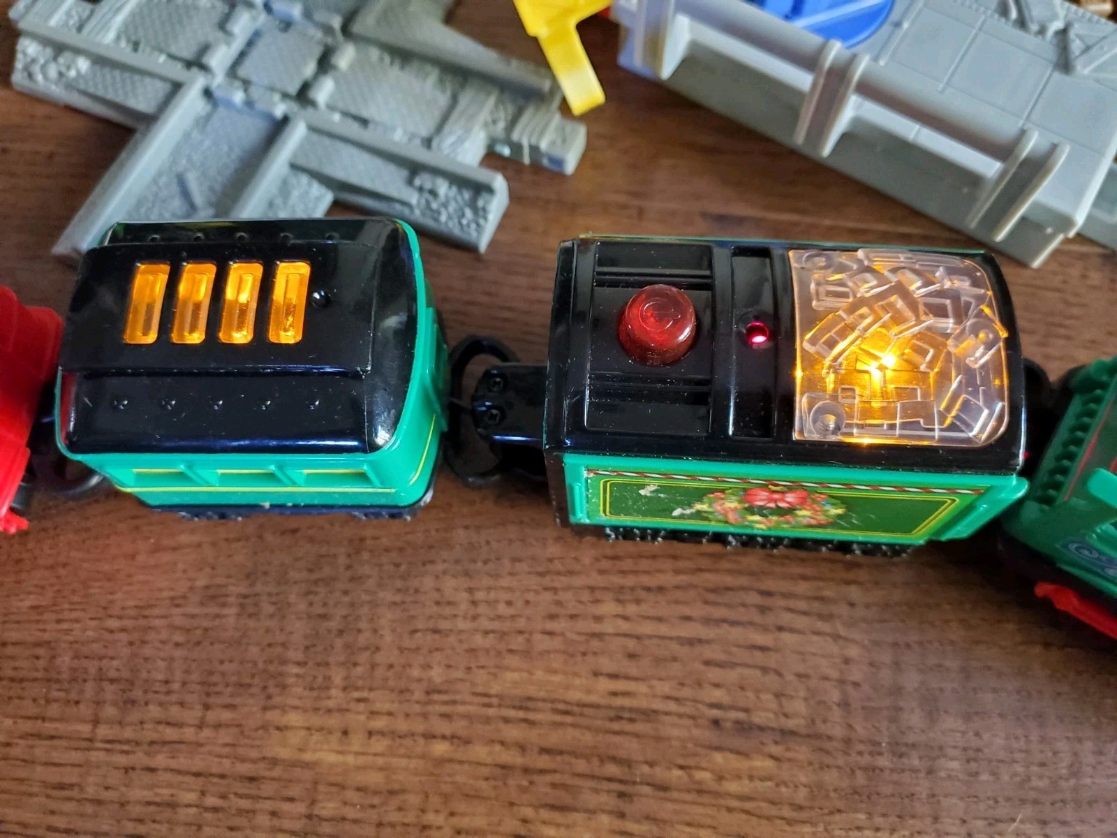 GeoTrax Trains Cars Buildings Tracks Christmas Holiday Set Toys R Us Exclusive