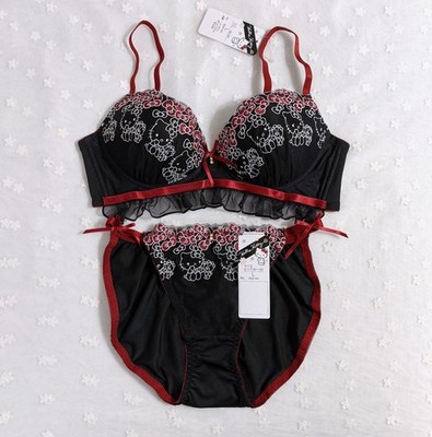 Sanrio HELLO KITTY Japanese Authentic Embroidery Ruffle Wireless Bra Panty Set